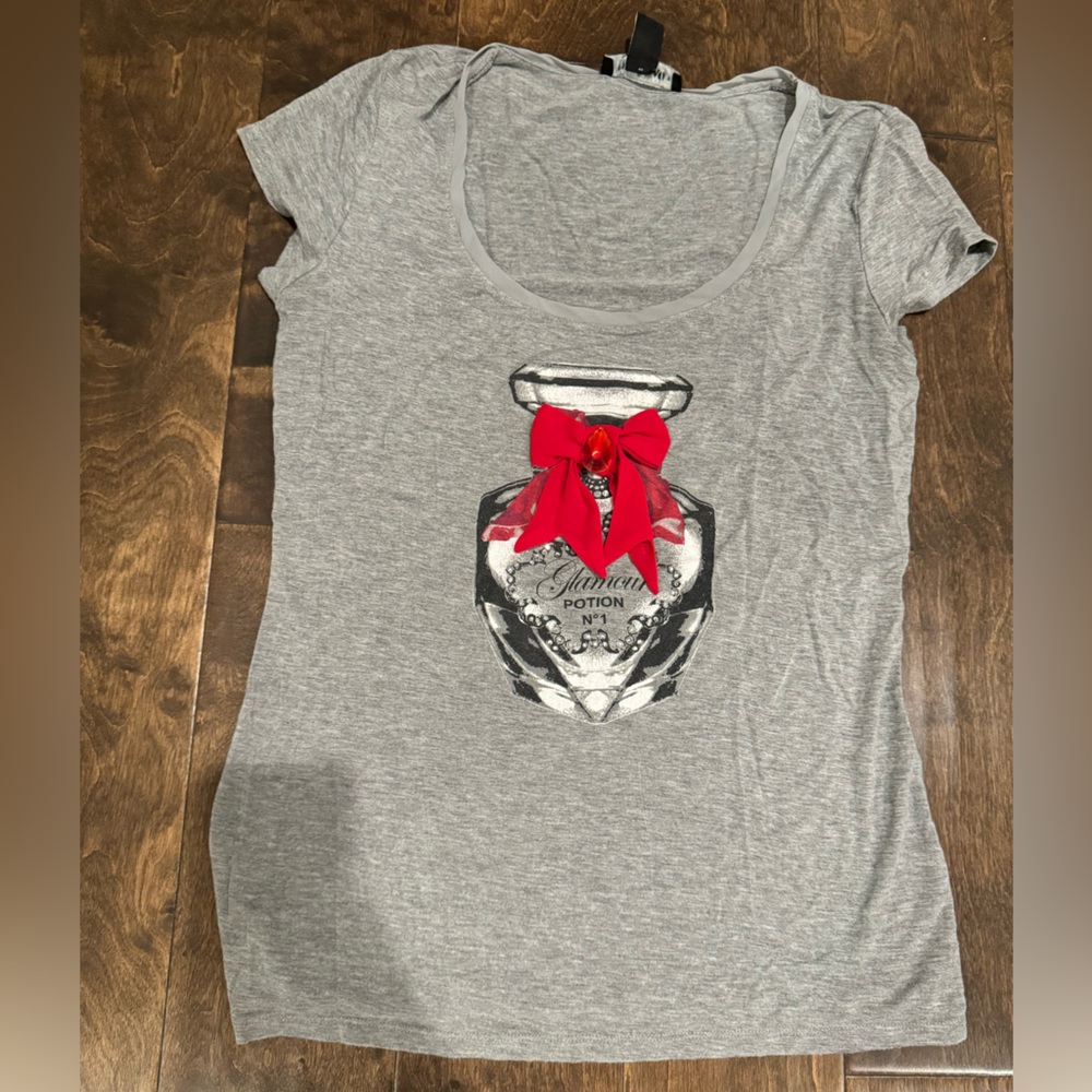 White House Black Market Glamour Potion No. 1 Lightweight stretchy T